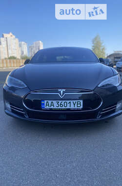 Ліфтбек Tesla Model S 2015 в Києві