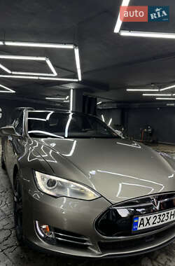 Лифтбек Tesla Model S 2016 в 