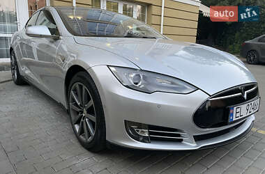 Лифтбек Tesla Model S 2015 в Бродах