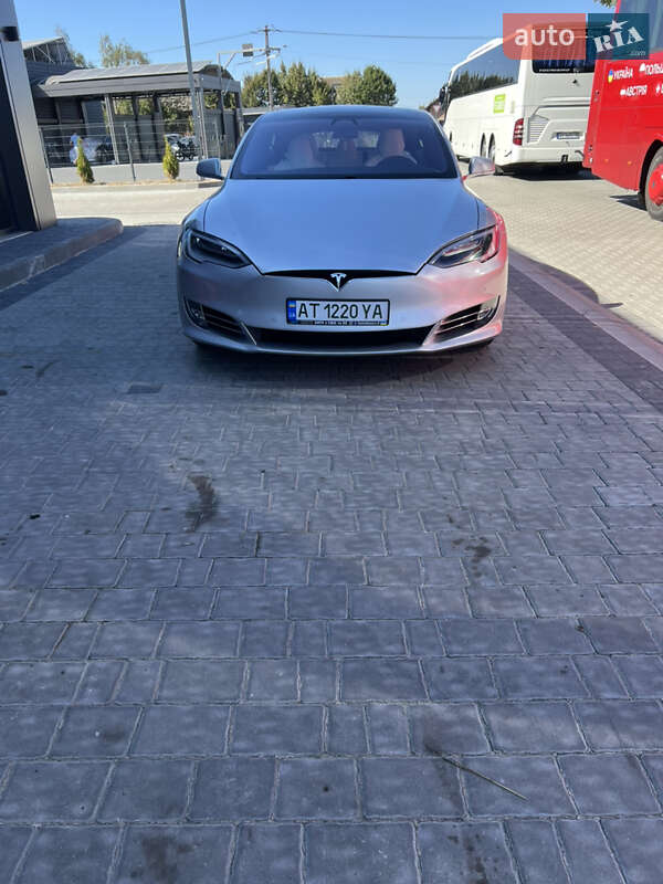Лифтбек Tesla Model S 2017 в Ивано-Франковске