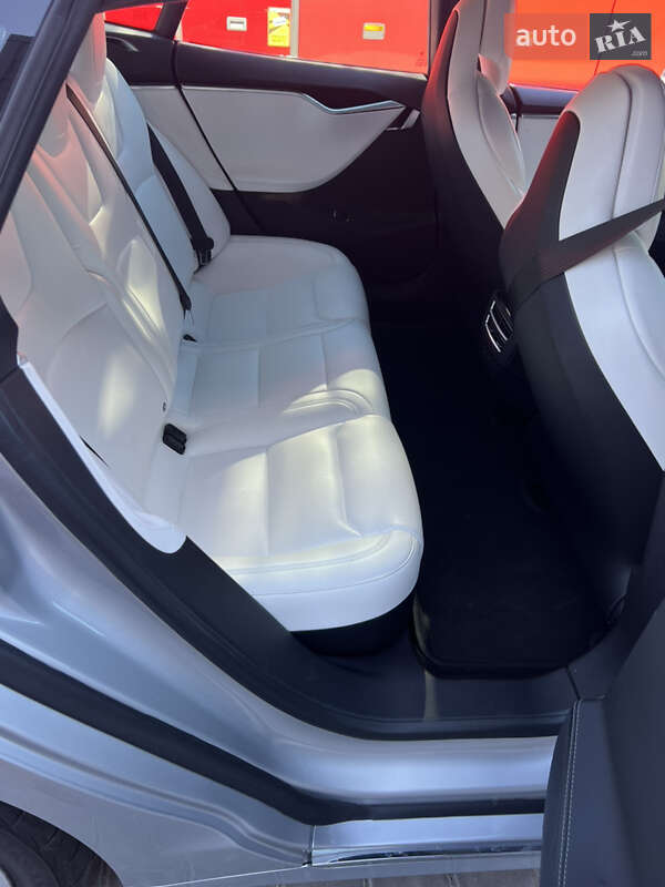 Лифтбек Tesla Model S 2017 в Ивано-Франковске