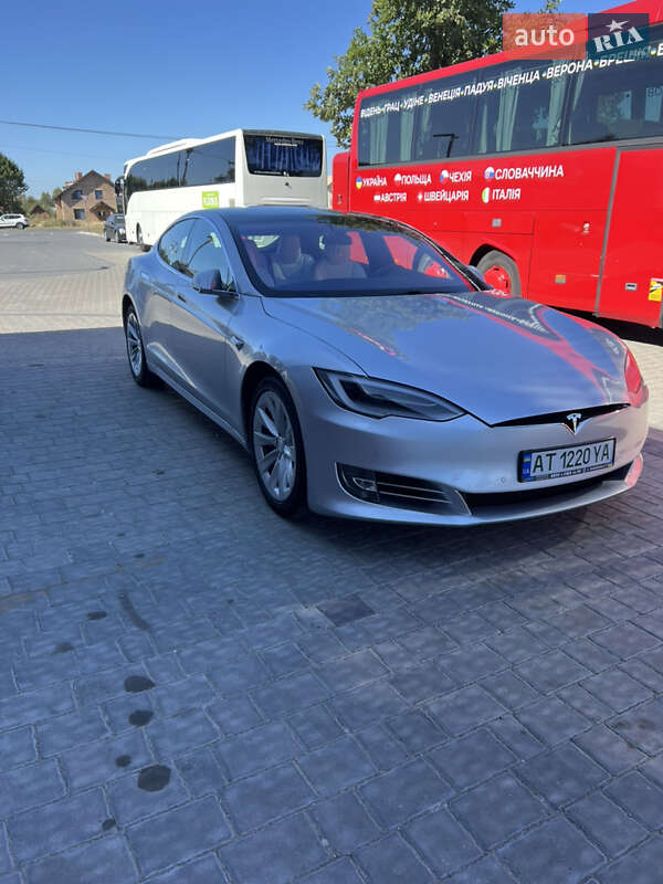 Лифтбек Tesla Model S 2017 в Ивано-Франковске