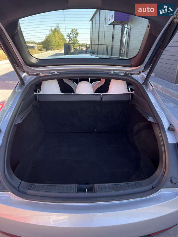 Лифтбек Tesla Model S 2017 в Ивано-Франковске