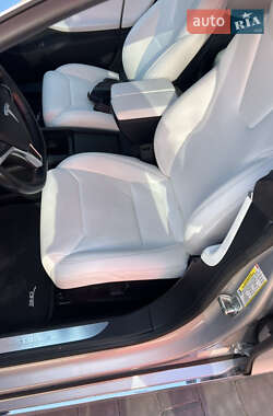 Лифтбек Tesla Model S 2017 в 