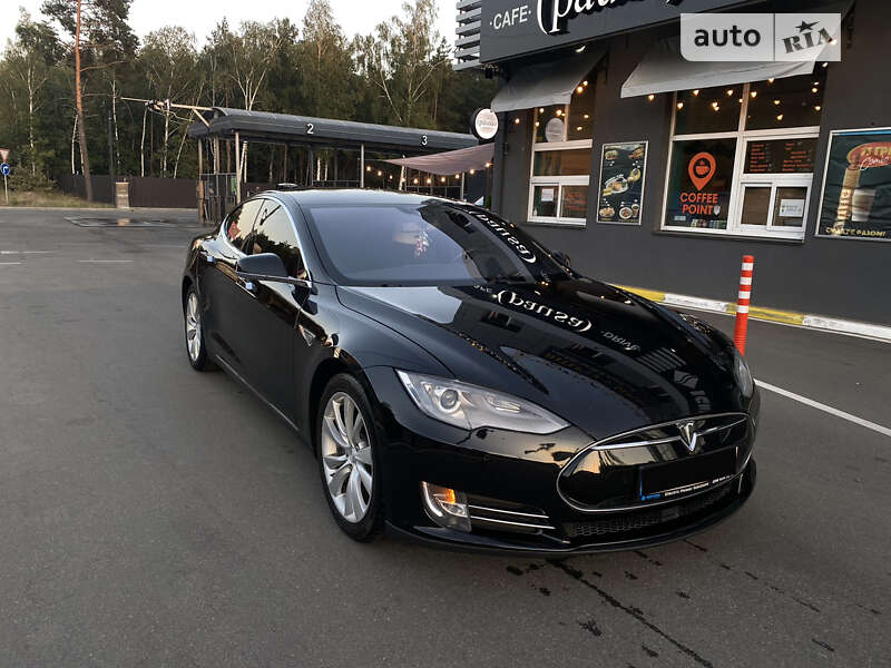 Лифтбек Tesla Model S 2015 в Киеве
