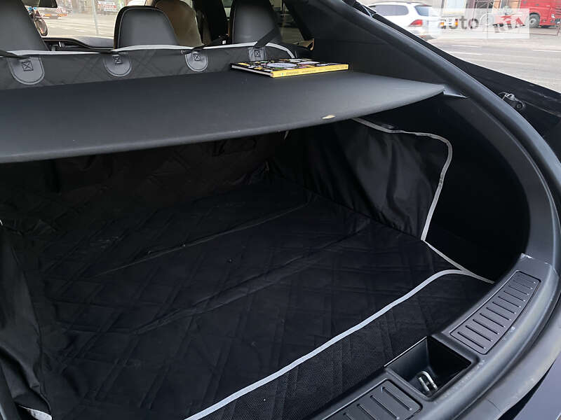 Лифтбек Tesla Model S 2015 в Киеве