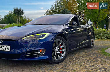 Лифтбек Tesla Model S 2016 в Львове