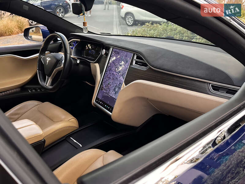 Ліфтбек Tesla Model S 2016 в Львові