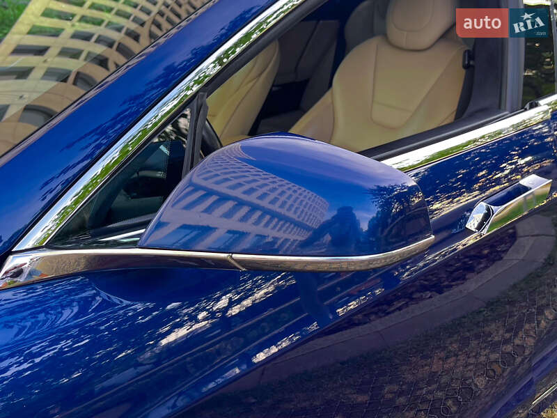 Лифтбек Tesla Model S 2016 в Львове