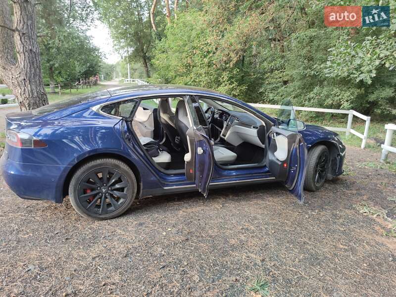 Ліфтбек Tesla Model S 2015 в Києві