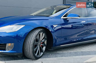 Tesla Model S 2015