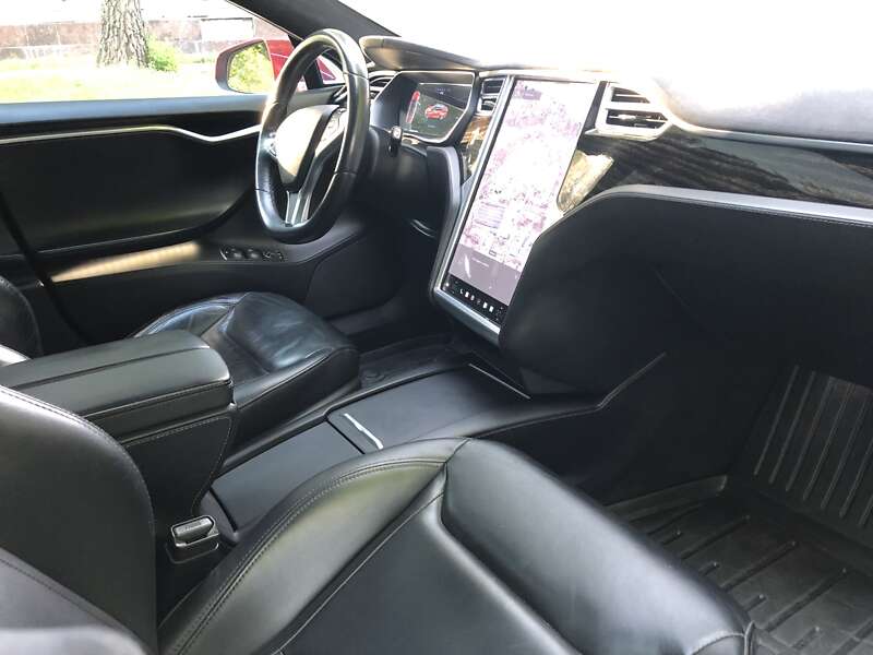 Лифтбек Tesla Model S 2016 в Виннице