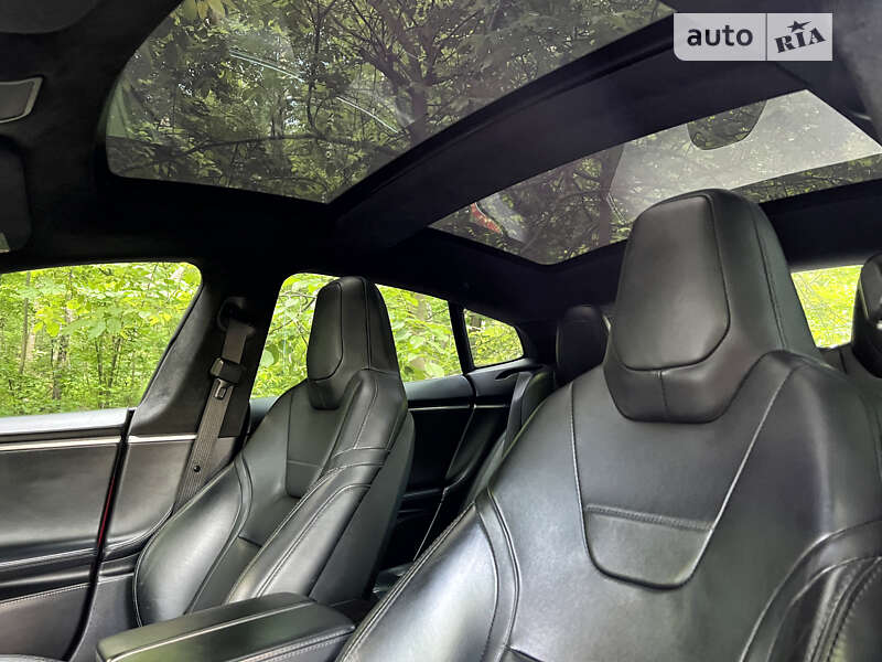 Лифтбек Tesla Model S 2016 в Виннице