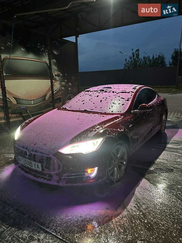 Ліфтбек Tesla Model S 2013 в Тлумачі