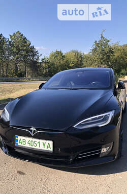 Лифтбек Tesla Model S 2017 в Могилев-Подольске