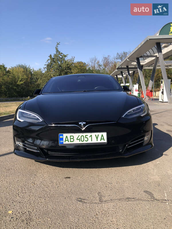 Ліфтбек Tesla Model S 2017 в Могилів-Подільському