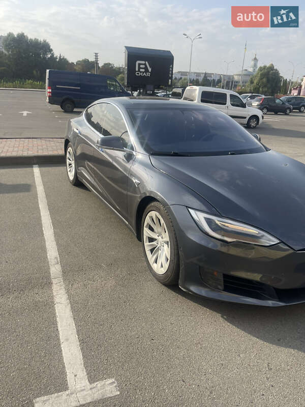 Лифтбек Tesla Model S 2017 в Сумах