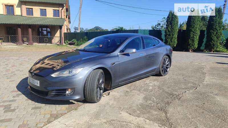 Ліфтбек Tesla Model S 2012 в Чернівцях