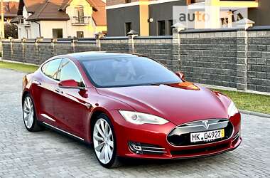 Ліфтбек Tesla Model S 2016 в Рівному