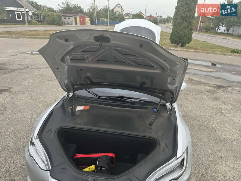 Лифтбек Tesla Model S 2018 в Сарнах