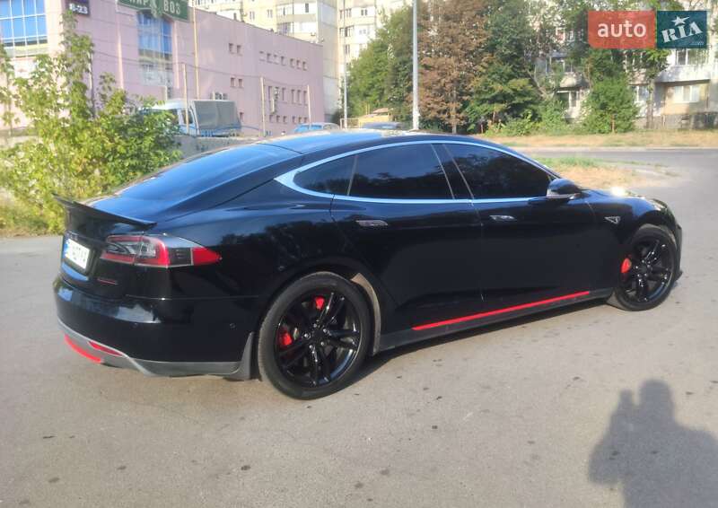 Лифтбек Tesla Model S 2015 в Полтаве