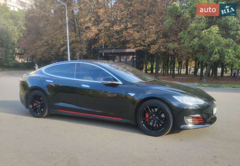 Лифтбек Tesla Model S 2015 в Полтаве