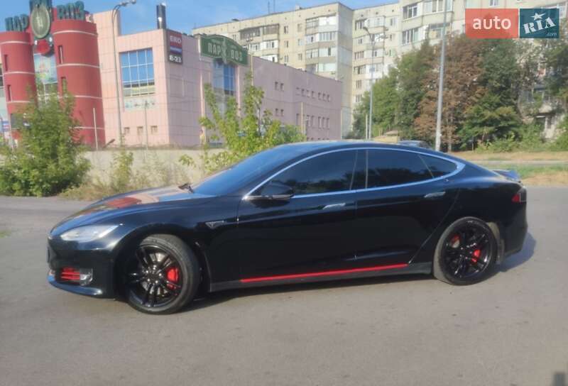 Лифтбек Tesla Model S 2015 в Полтаве