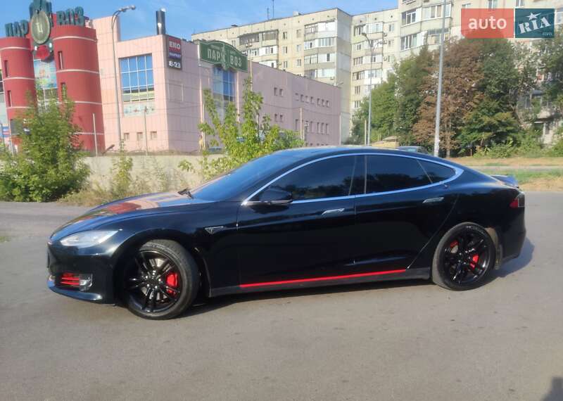Лифтбек Tesla Model S 2015 в Полтаве