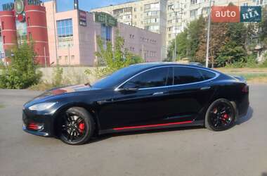 Лифтбек Tesla Model S 2015 в 