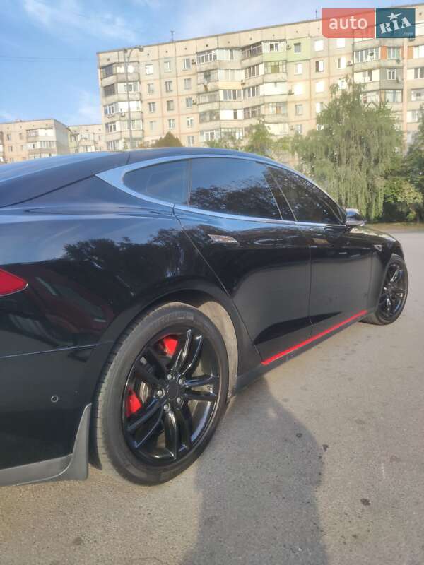 Лифтбек Tesla Model S 2015 в Полтаве