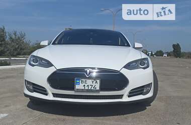 Ліфтбек Tesla Model S 2013 в Новій Одесі