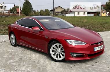 Лифтбек Tesla Model S 2017 в Черновцах