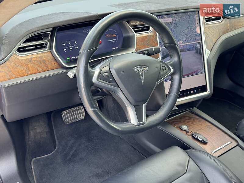 Лифтбек Tesla Model S 2017 в Черновцах