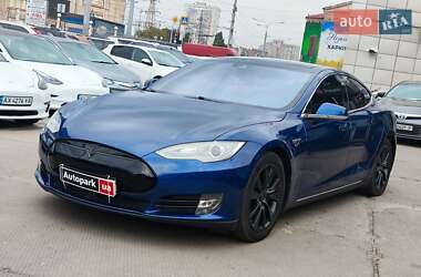 Tesla Model S 2015