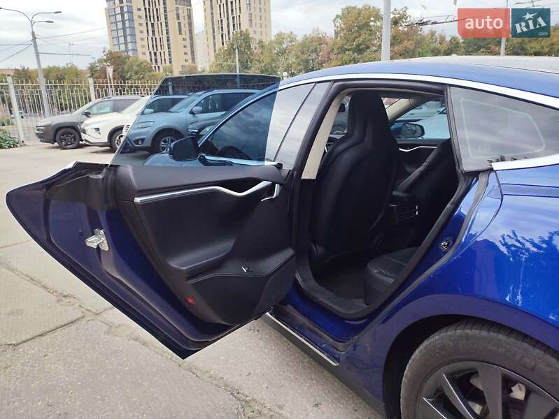 Лифтбек Tesla Model S 2015 в Харькове