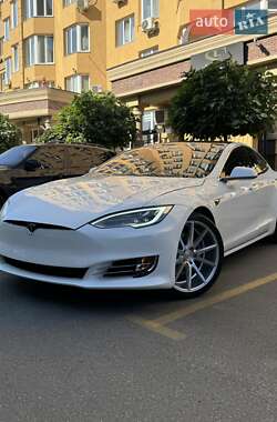 Tesla Model S 2020