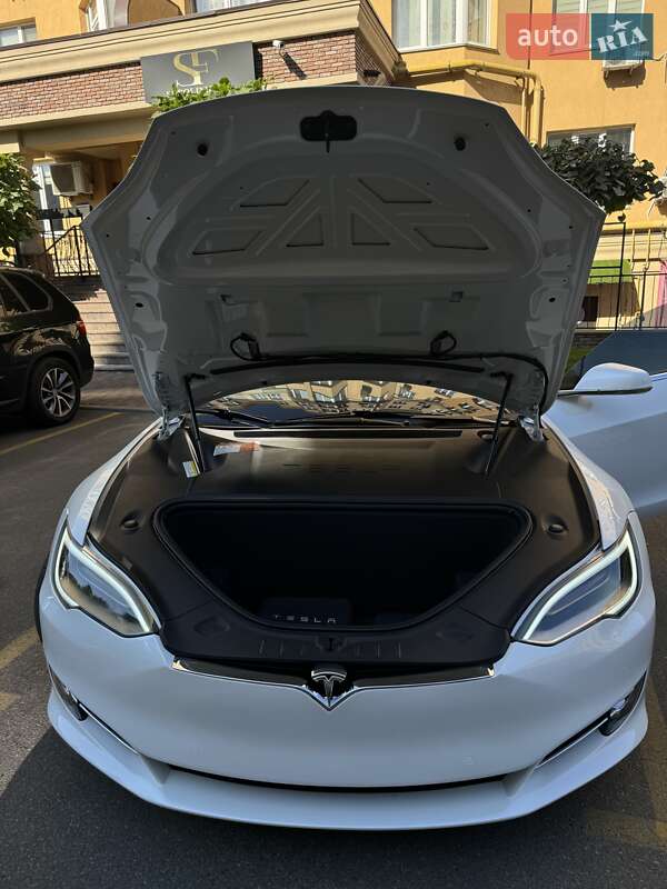 Лифтбек Tesla Model S 2020 в Львове