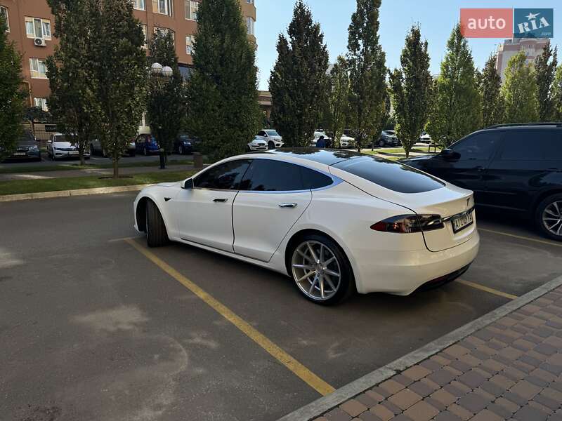 Лифтбек Tesla Model S 2020 в Львове