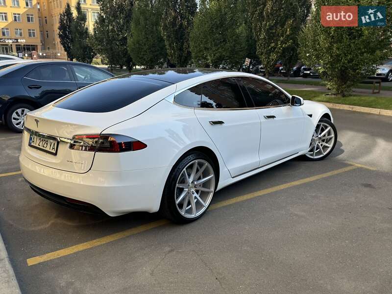 Лифтбек Tesla Model S 2020 в Киеве
