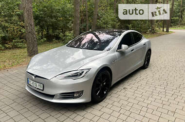 Лифтбек Tesla Model S 2017 в Львове