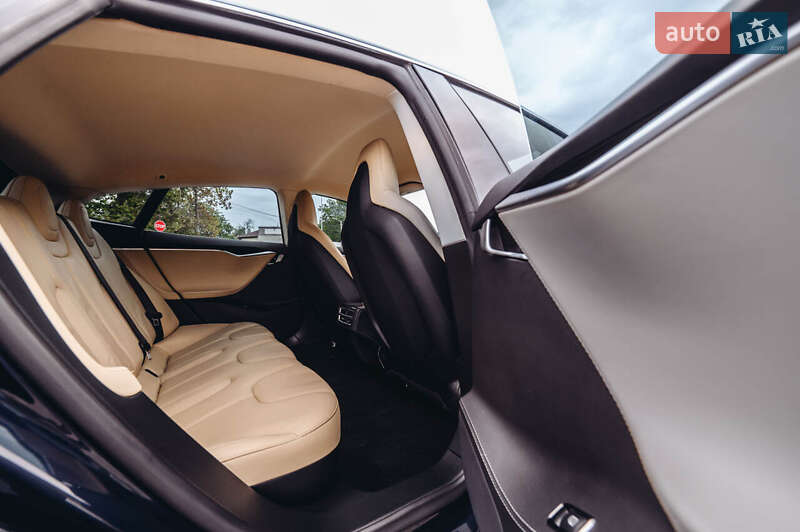 Ліфтбек Tesla Model S 2013 в Одесі