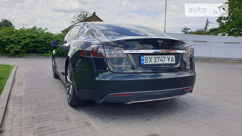 Лифтбек Tesla Model S 2013 в 