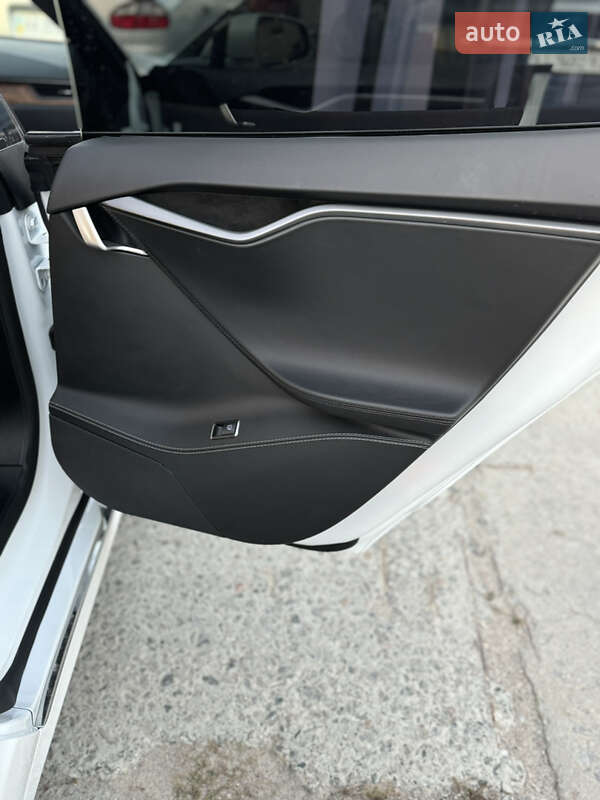 Лифтбек Tesla Model S 2020 в Киеве