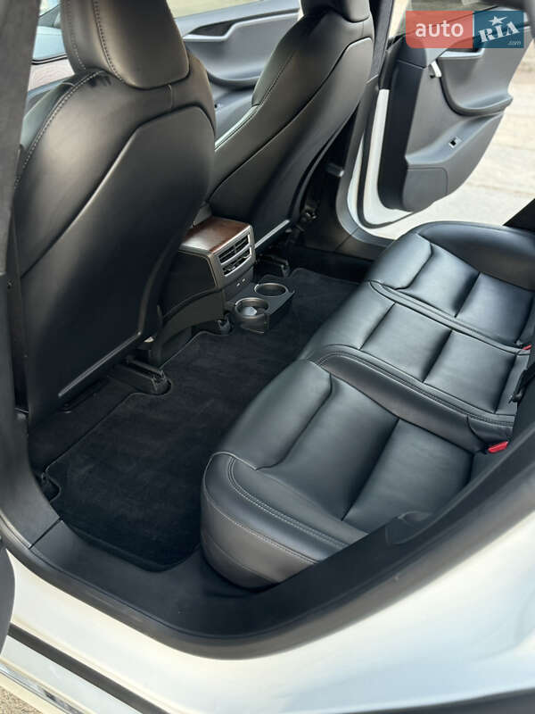 Лифтбек Tesla Model S 2020 в Киеве