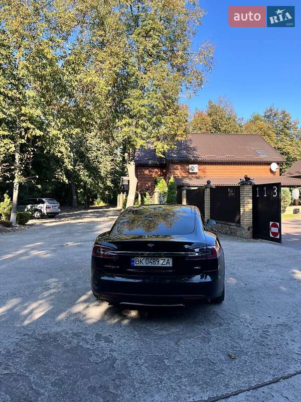 Лифтбек Tesla Model S 2016 в Сарнах