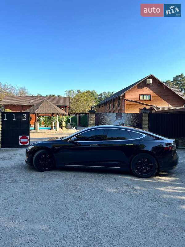 Лифтбек Tesla Model S 2016 в Сарнах