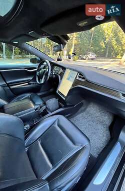 Лифтбек Tesla Model S 2016 в Сарнах
