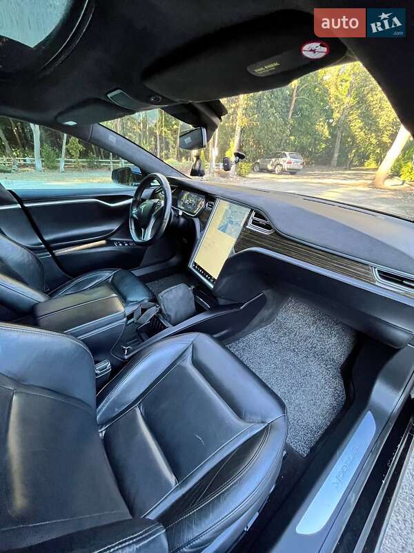 Лифтбек Tesla Model S 2016 в Сарнах