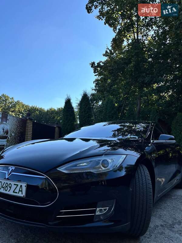 Лифтбек Tesla Model S 2016 в Сарнах