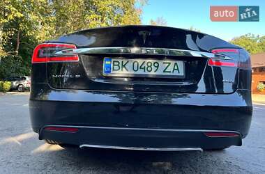 Лифтбек Tesla Model S 2016 в Сарнах